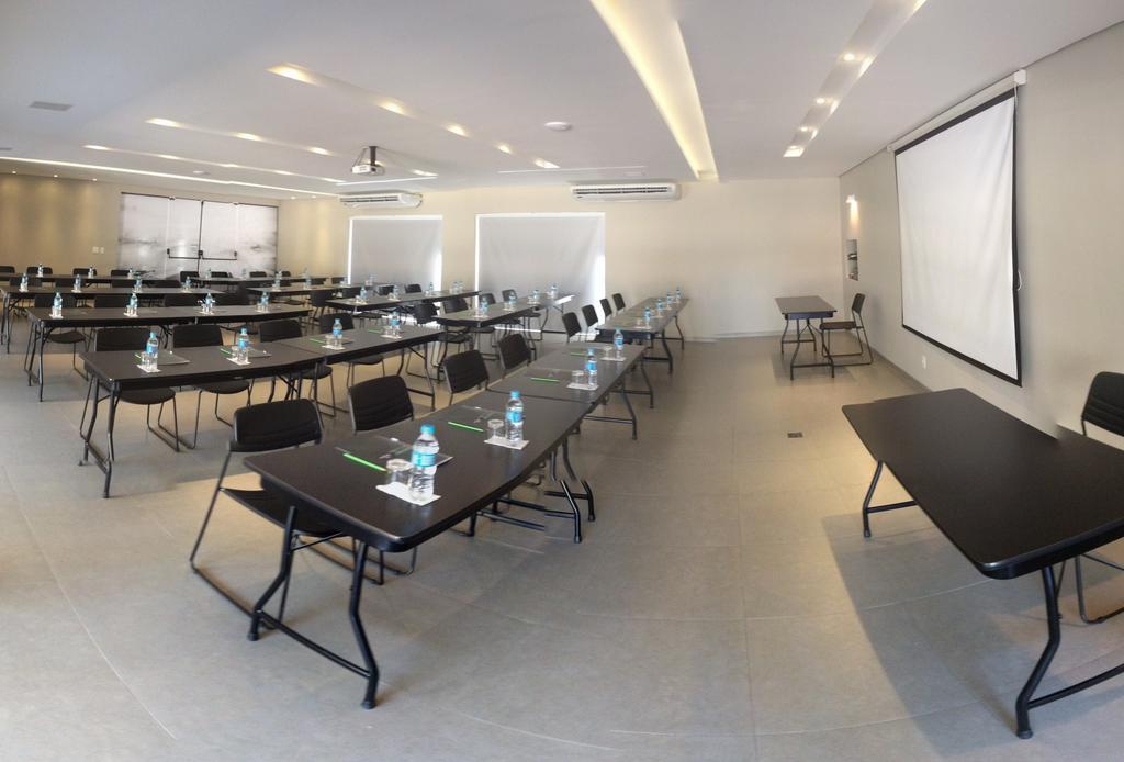 Gales Park Hotel Dourados Esterno foto