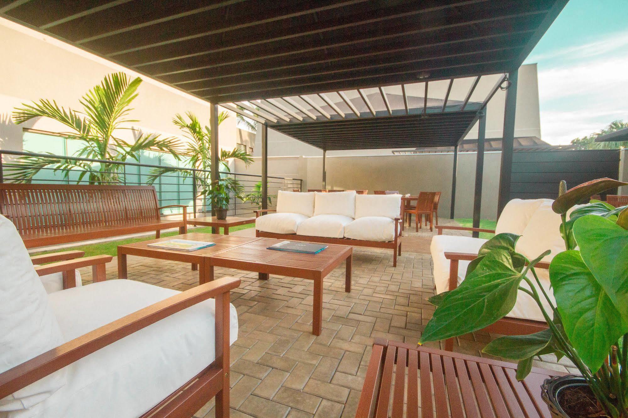 Gales Park Hotel Dourados Esterno foto