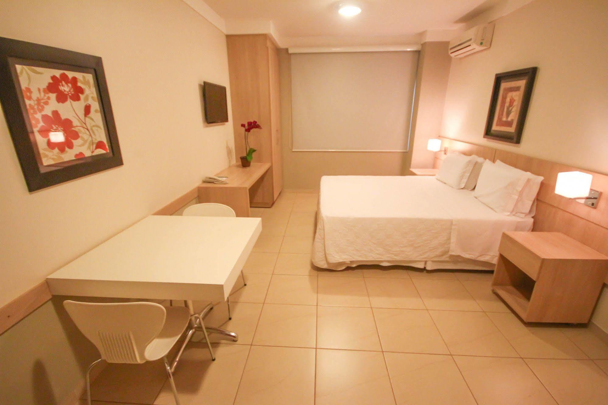 Gales Park Hotel Dourados Esterno foto