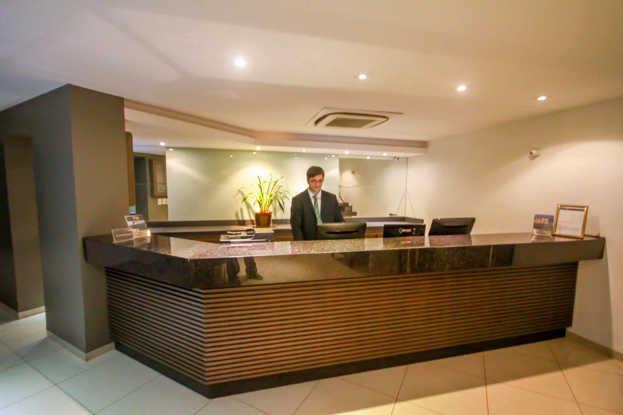 Gales Park Hotel Dourados Esterno foto