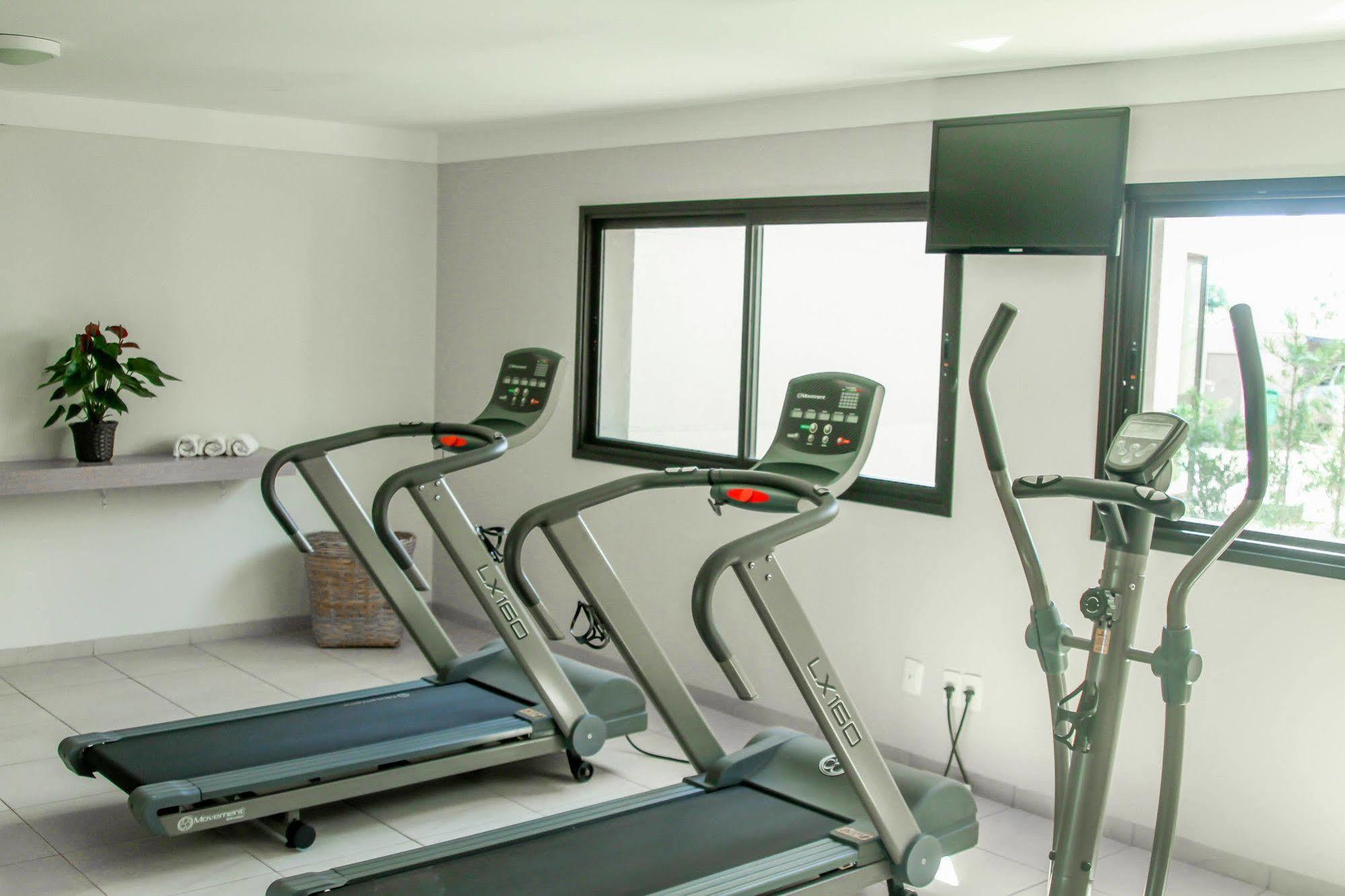 Gales Park Hotel Dourados Esterno foto
