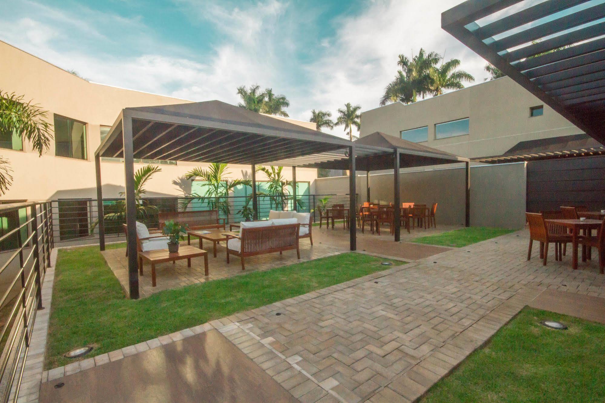 Gales Park Hotel Dourados Esterno foto
